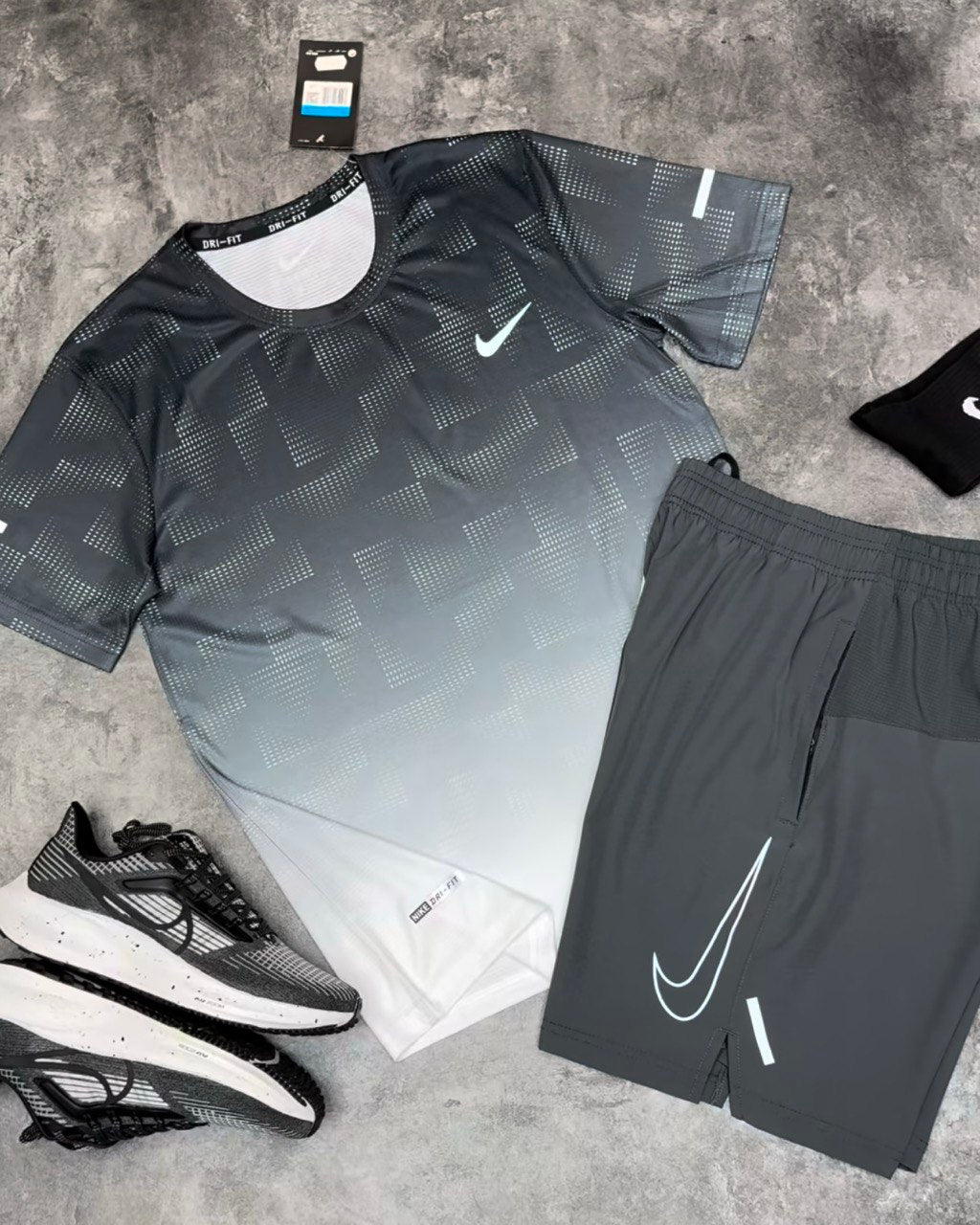 Combo Camiseta + Short + Tênis + Meia Nike - Preto/Branco